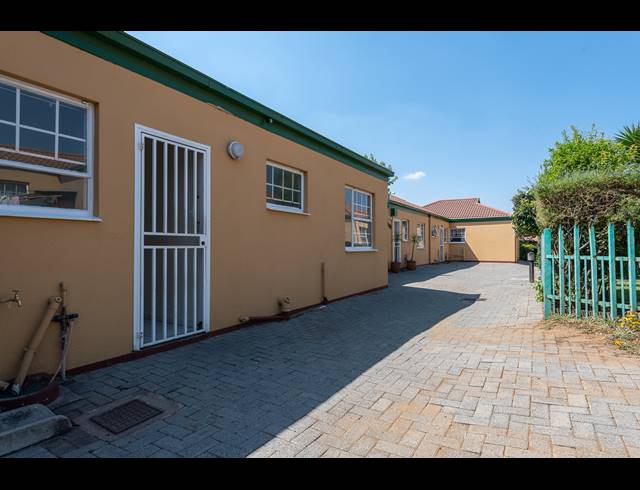 2 BEDROOM SIMPLEX FOR SALE IN LINMEYER